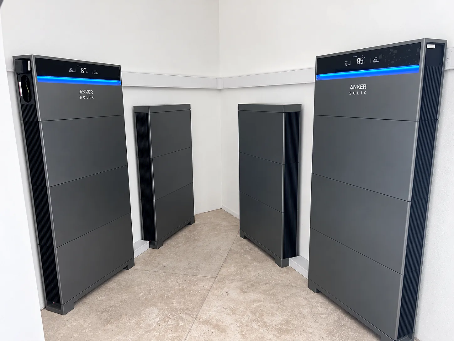 Sistema Anker SOLIX X1 de 60 kWh en paralelo para respaldo integral de una vivienda en La Herradura